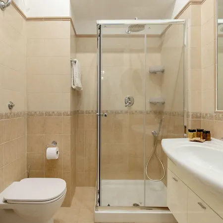 לינה וארוחת בוקר San Cesareo 64 4*